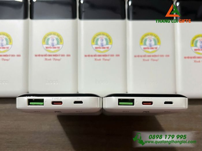 Pin Sạc Dự Phòng Hoco Màu Trắng 10.000mAh - In Logo Trường THPT Nguyễn Công Trứ