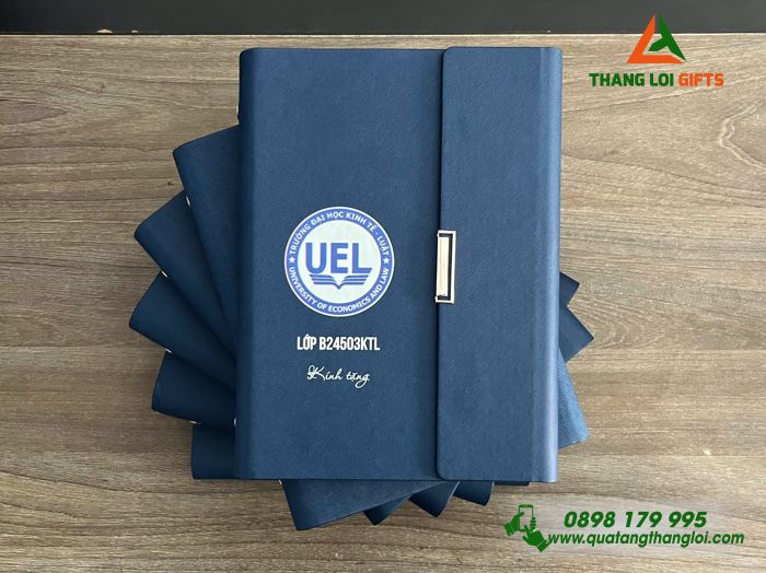 Sổ Tay Bìa Còng Gập 3 Màu Xanh - In Logo Trường Đại Học Kinh Tế - Luật