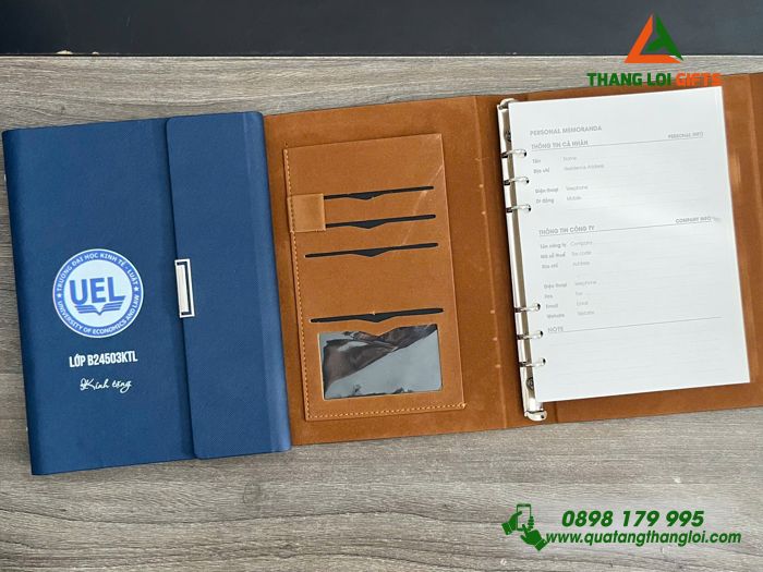 Sổ Tay Bìa Còng Gập 3 Màu Xanh - In Logo Trường Đại Học Kinh Tế - Luật