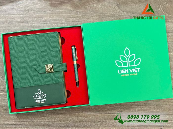 Bộ Quà Tặng (Sổ & Bút) Màu Xanh - In Khắc Logo Doanh Nghiệp Liên Việt Green Foods