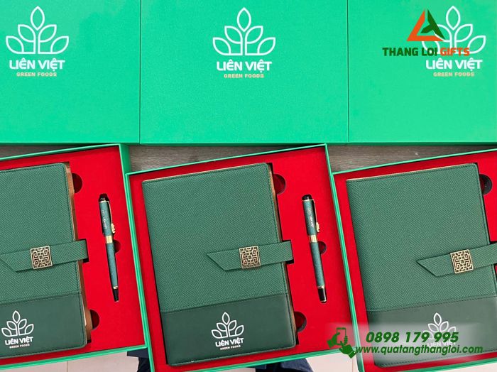 Bộ Quà Tặng (Sổ & Bút) Màu Xanh - In Khắc Logo Doanh Nghiệp Liên Việt Green Foods