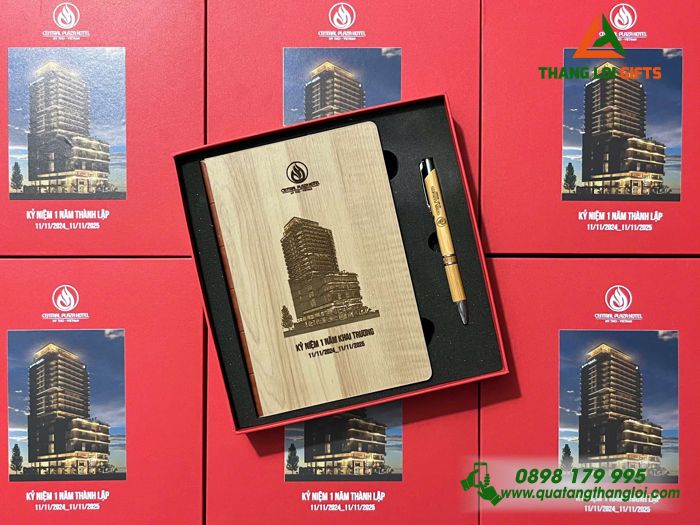 Combo Quà Tặng (Sổ & Bút) Gỗ Tre - In Khắc Logo Doanh Nghiệp Central Plaza Hotel