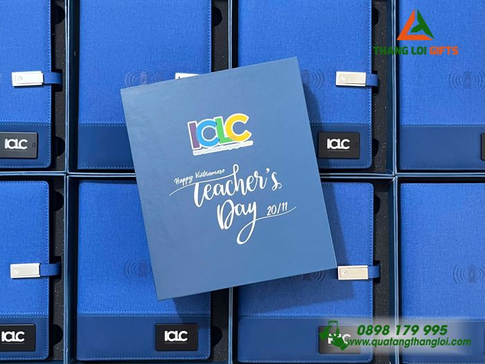Sổ Tay Đa Năng 4in1 Màu Xanh 8.000mAh - In Khắc Logo Doanh Nghiệp ICLC Inter Continental Language Center 