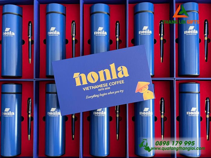 Combo Quà Tặng (Bình & Bút) Màu Xanh - In Khắc Logo NONLA Vietnamese Coffe