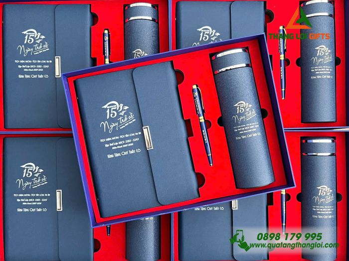 Giftset Bộ Quà Tặng (Sổ+ Bình+ Bút) Màu Xanh - In Khắc Logo Kỷ Niệm 20 Năm Trường THPT Cộng Hiền