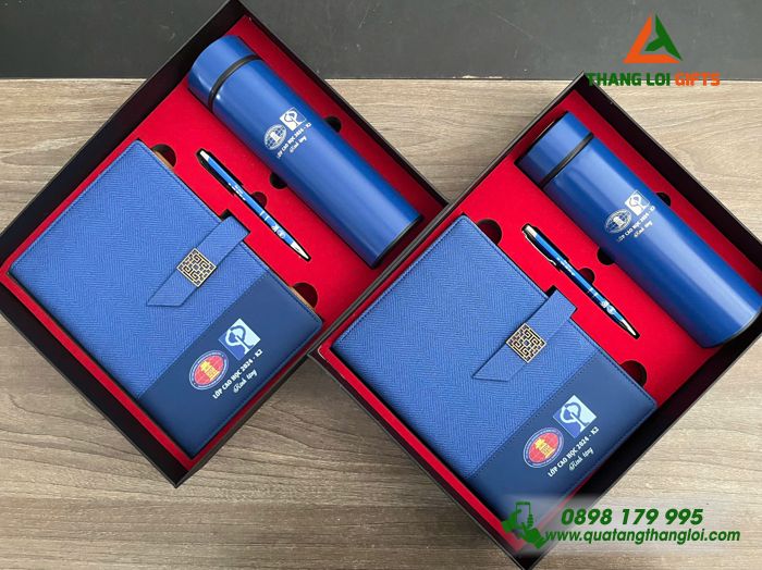 Set Quà Tặng (Sổ+ Bình+ Bút) Màu Xanh - In Khắc Logo Trường Đại Học KHXH&NV TP.HCM