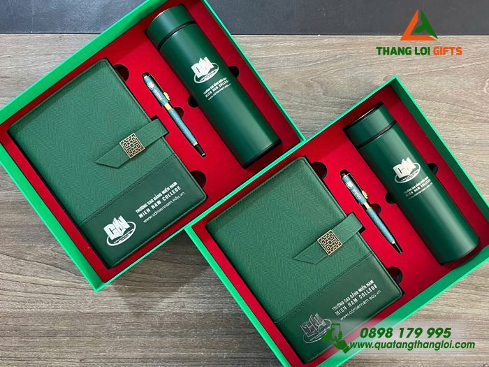 Giftset Bộ Quà Tặng (Sổ+ Bình+ Bút) Màu Xanh Lá - In Khắc Logo Trường Cao Đẳng Miền Nam