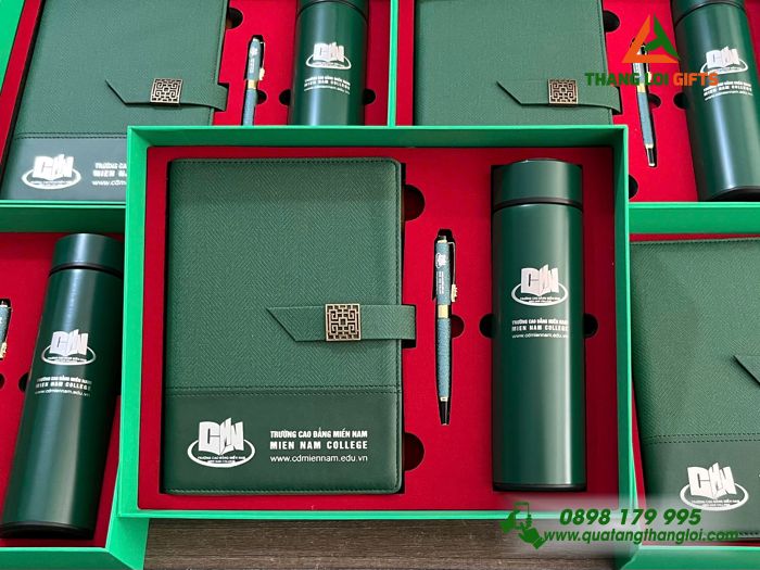 Giftset Bộ Quà Tặng (Sổ+ Bình+ Bút) Màu Xanh Lá - In Khắc Logo Trường Cao Đẳng Miền Nam