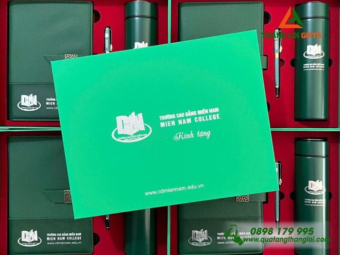 Giftset Bộ Quà Tặng (Sổ+ Bình+ Bút) Màu Xanh Lá - In Khắc Logo Trường Cao Đẳng Miền Nam