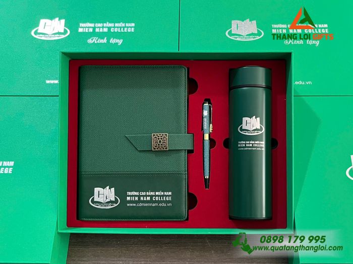 Giftset Bộ Quà Tặng (Sổ+ Bình+ Bút) Màu Xanh Lá - In Khắc Logo Trường Cao Đẳng Miền Nam