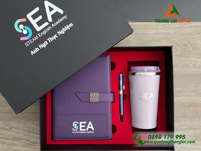 Giftset Bộ Quà Tặng (Sổ+ Ly+ Bút) Màu Tím - In Khắc Logo Trung Tâm Anh Ngữ SEA
