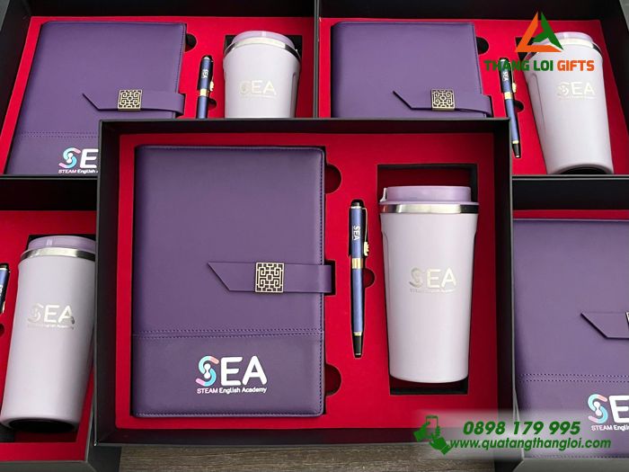 Giftset Bộ Quà Tặng (Sổ+ Ly+ Bút) Màu Tím - In Khắc Logo Trung Tâm Anh Ngữ SEA