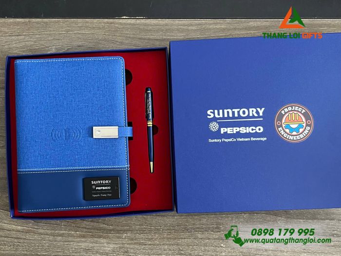 Set Quà Tặng (Sổ Đa Năng & Bút Ký) Màu Xanh - In Khắc Logo Doanh Nghiệp Suntory Pepsico