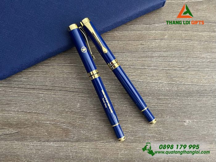 Bút Ký Kim Loại Màu Xanh Khoen Vàng - Khắc Logo Trường THCS & THPT Trần Đại Nghĩa