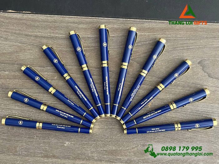 Bút Ký Kim Loại Màu Xanh Khoen Vàng - Khắc Logo Trường THCS & THPT Trần Đại Nghĩa
