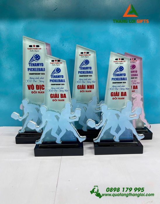 Cúp Pha Lê - In Logo Doanh Nghiệp Làm Quà Tặng Vinh Danh