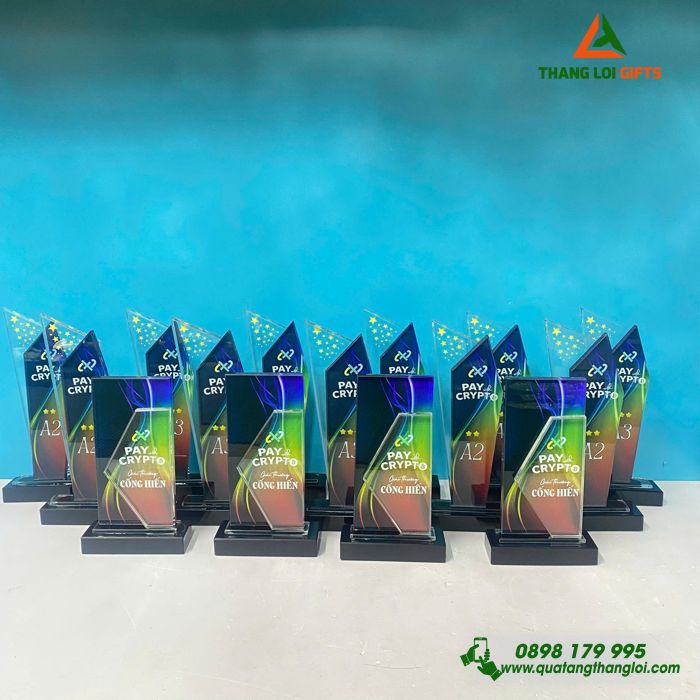 Cúp Pha Lê - In Logo Doanh Nghiệp Làm Quà Tặng Vinh Danh