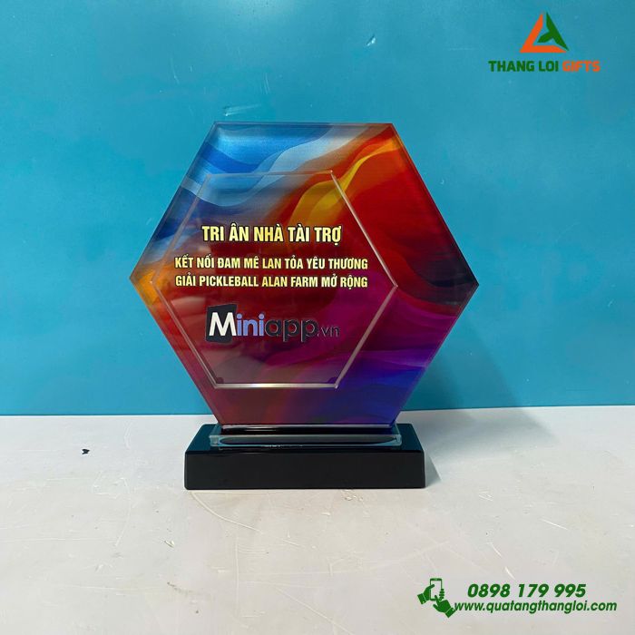 Cúp Pha Lê - In Logo Doanh Nghiệp Làm Quà Tặng Vinh Danh