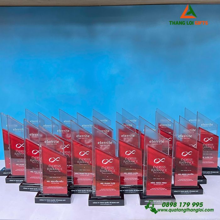 Cúp Pha Lê - In Logo Doanh Nghiệp Làm Quà Tặng Vinh Danh