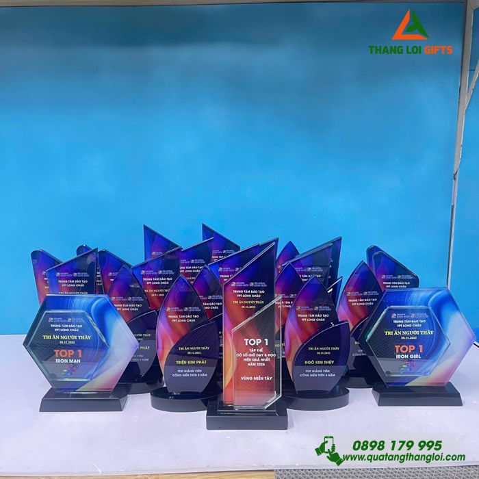 Cúp Pha Lê - In Logo Doanh Nghiệp Làm Quà Tặng Vinh Danh