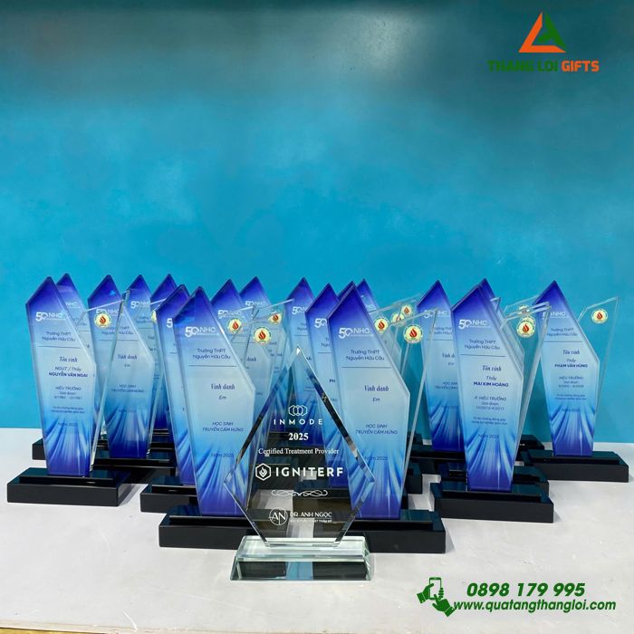 Cúp Pha Lê - In Logo Doanh Nghiệp Làm Quà Tặng Vinh Danh