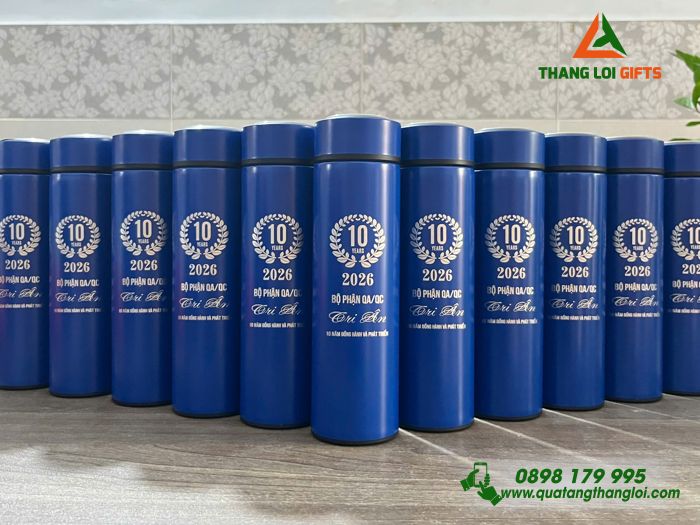 Bình Giữ Nhiệt Màu Xanh - Khắc Logo Kỷ Niệm 10 Năm Làm Quà Tặng Nhân Viên