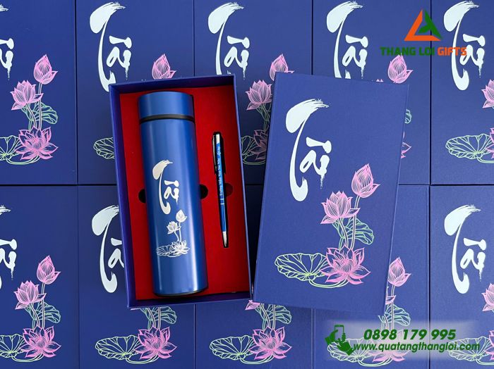 Combo Quà Tặng (Bình & Bút) Màu Xanh - In Khắc Tên Trường Mầm Non Sóc Nâu