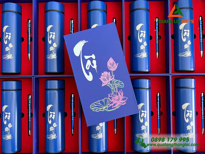 Combo Quà Tặng (Bình & Bút) Màu Xanh - In Khắc Tên Trường Mầm Non Sóc Nâu