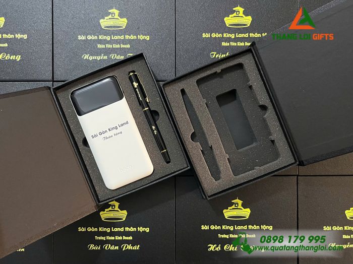 Combo Quà Tặng (Pin Sạc & Bút Ký) - In Khắc Logo Doanh Nghiệp Sài Gòn King Land