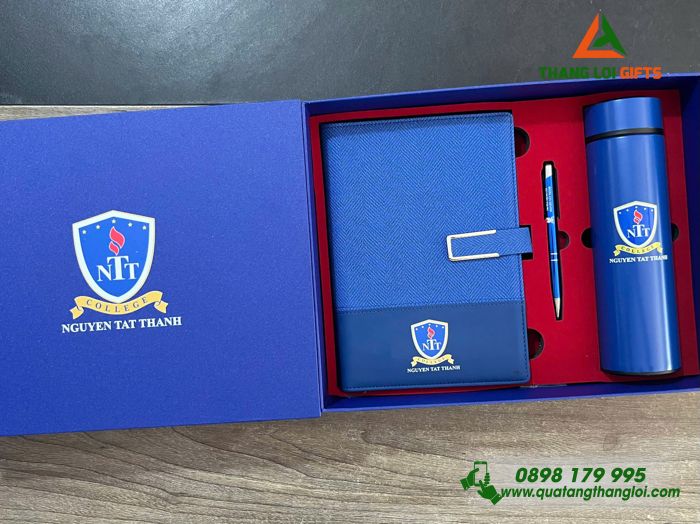 Bộ Quà Tặng (Sổ+ Bình+ Bút) Màu Xanh - In Khắc Logo Trường Đại Học Nguyễn Tất Thành