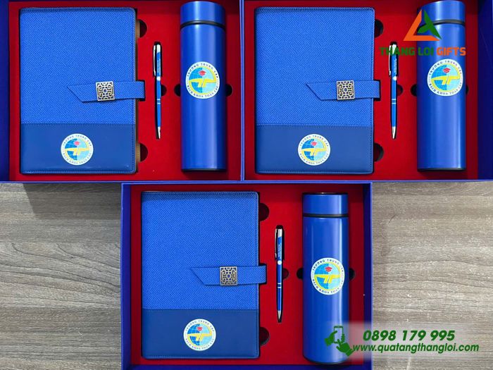 Bộ Quà Tặng (Sổ+ Bình+ Bút) Màu Xanh - In Khắc Logo Trường Trung Cấp Bách Khoa Toàn Cầu