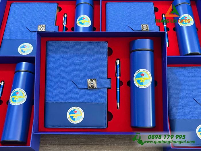 Bộ Quà Tặng (Sổ+ Bình+ Bút) Màu Xanh - In Khắc Logo Trường Trung Cấp Bách Khoa Toàn Cầu