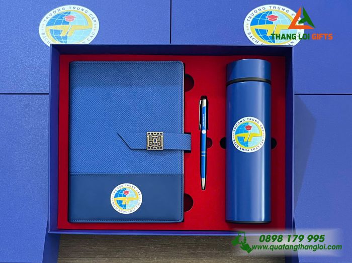 Bộ Quà Tặng (Sổ+ Bình+ Bút) Màu Xanh - In Khắc Logo Trường Trung Cấp Bách Khoa Toàn Cầu