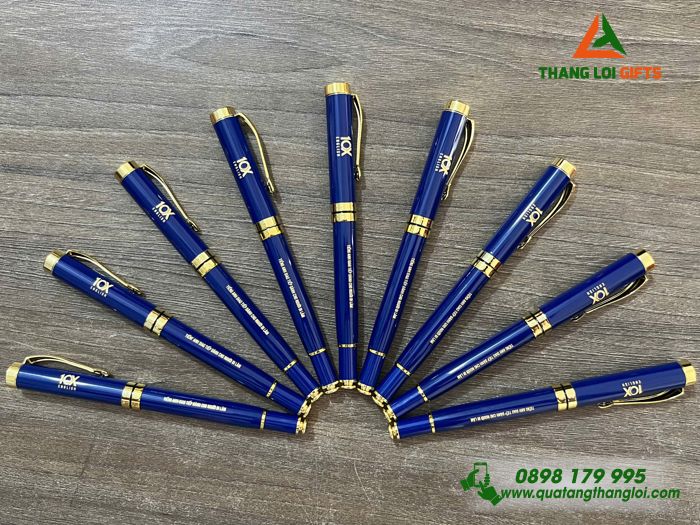 Bút Ký Kim Loại Màu Xanh Khoen Vàng - Khắc Logo Trung Tâm Tiếng Anh 10X