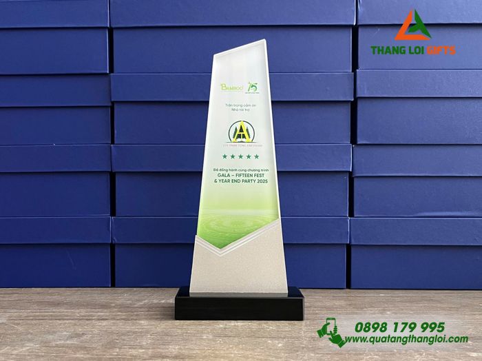 Cup Pha Lê - In Logo Doanh Nghiệp Làm Quà Tặng Vinh Danh