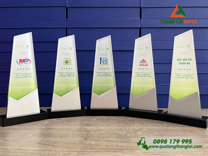 Cup Pha Lê - In Logo Doanh Nghiệp Làm Quà Tặng Vinh Danh