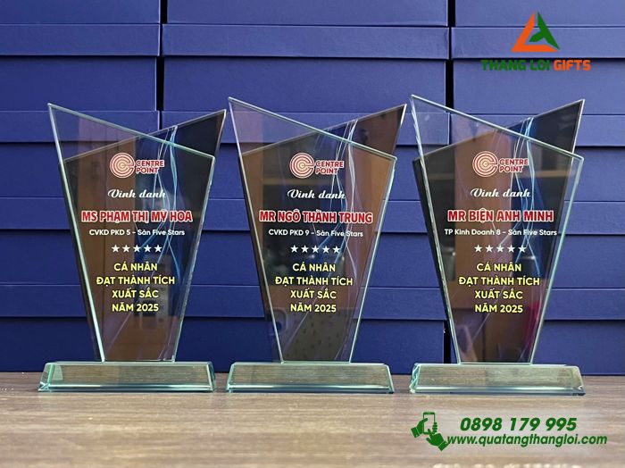 Kỷ Niệm Chương - In Logo Doanh Nghiệp CENTRE POINT Làm Quà Tặng Vinh Danh