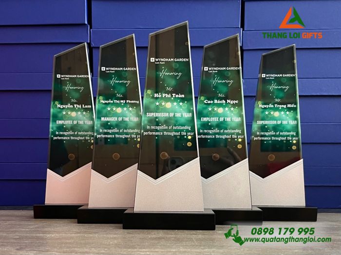 Cup Pha Lê - In Logo Doanh Nghiệp Làm Quà Tặng Vinh Danh