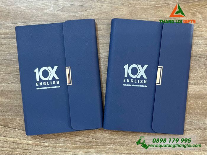 Sổ Tay Bìa Còng Gập 3 Màu Xanh - In Logo Trung Tâm Tiếng Anh 10X
