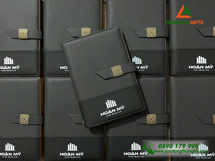 Sổ Tay Bìa Còng Màu Đen - In Logo Doanh Nghiệp Hoàn Mỹ 