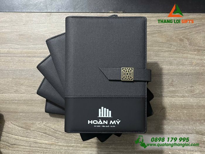 Sổ Tay Bìa Còng Màu Đen - In Logo Doanh Nghiệp Hoàn Mỹ 