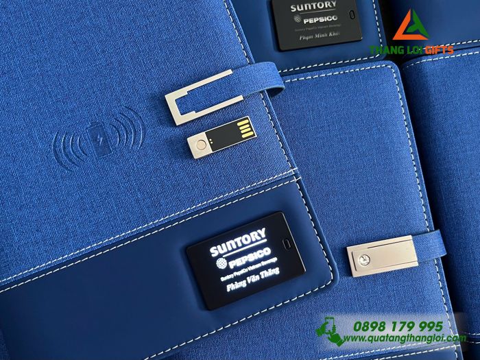 Sổ Tay Đa Năng 8.000mAh Màu Xanh - Khắc Logo Doanh Nghiệp Suntory Pepsico