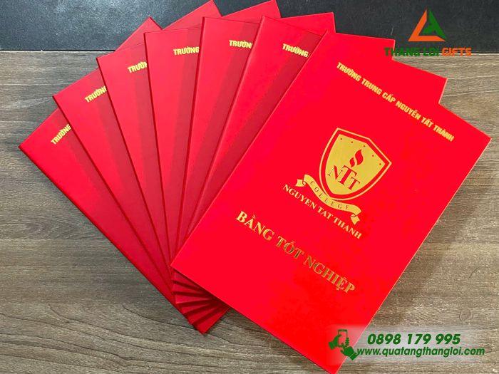 Bìa Đựng Giấy Tốt Nghiệp Màu Đỏ - Ép Kim Logo Trường Đại Học Nguyễn Tất Thành