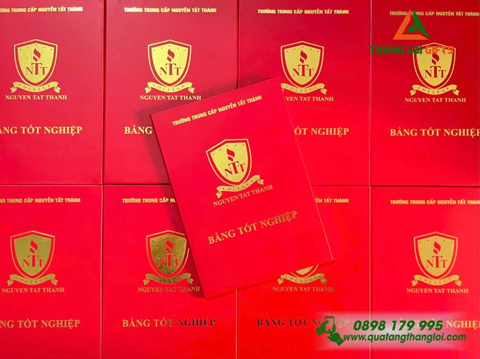 Bìa Đựng Giấy Tốt Nghiệp Màu Đỏ - Ép Kim Logo Trường Đại Học Nguyễn Tất Thành