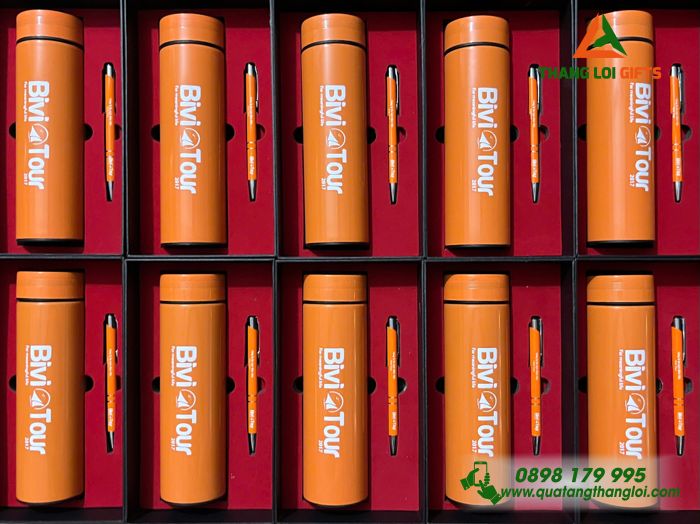 Bộ Quà Tặng (Bình & Bút Bi) Màu Cam - In Khắc Logo Doanh Nghiệp Bivi Tour