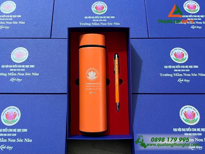 Combo Quà Tặng (Bình & Bút) Màu Cam - In Khắc Logo Trường Mầm Non Sóc Nâu