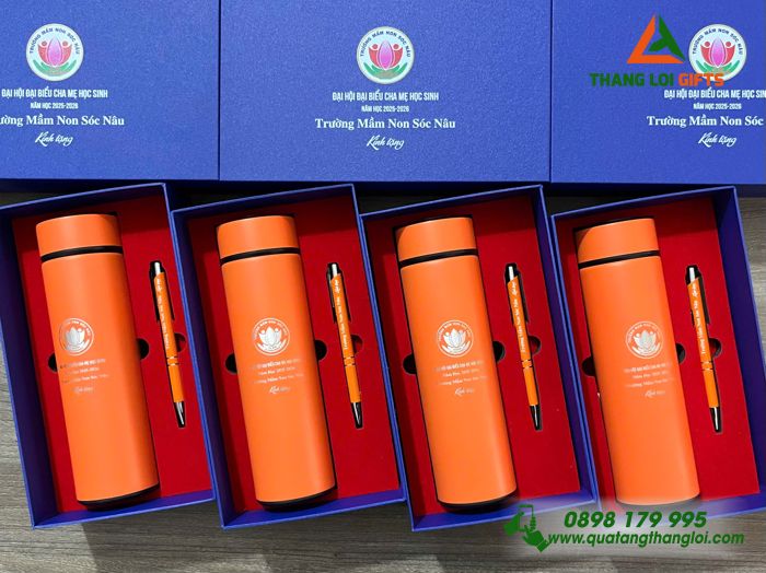 Combo Quà Tặng (Bình & Bút) Màu Cam - In Khắc Logo Trường Mầm Non Sóc Nâu