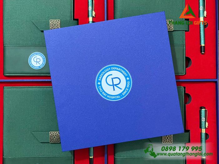 Set Quà Tặng (Sổ & Bút) Màu Xanh Lá - In Khắc Logo Bệnh Viện Chợ Rẫy