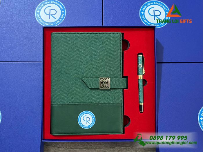 Set Quà Tặng (Sổ & Bút) Màu Xanh Lá - In Khắc Logo Bệnh Viện Chợ Rẫy