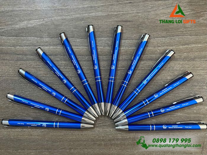 Bút Bi Kim Loại Bấm Màu Xanh - Khắc Logo Trường Đại Học Luật - ĐHQG Hà Nội